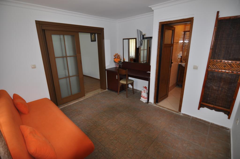 Longhouse Inn Hotel Дальян Номер фото