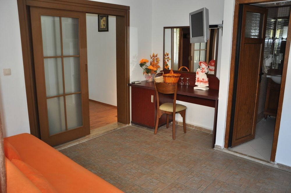 Longhouse Inn Hotel Дальян Экстерьер фото