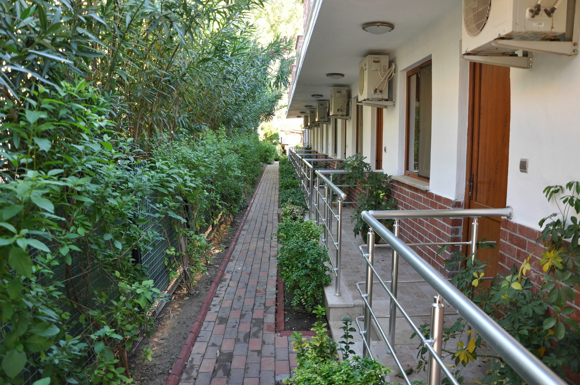 Longhouse Inn Hotel Дальян Экстерьер фото
